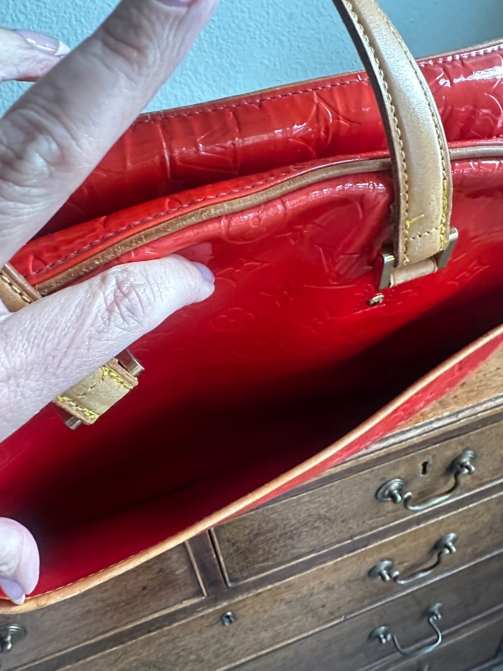 Louis Vuitton Sutton Red Patent Monogram satchel Bag with Tan Trim - Picture 4 of 17